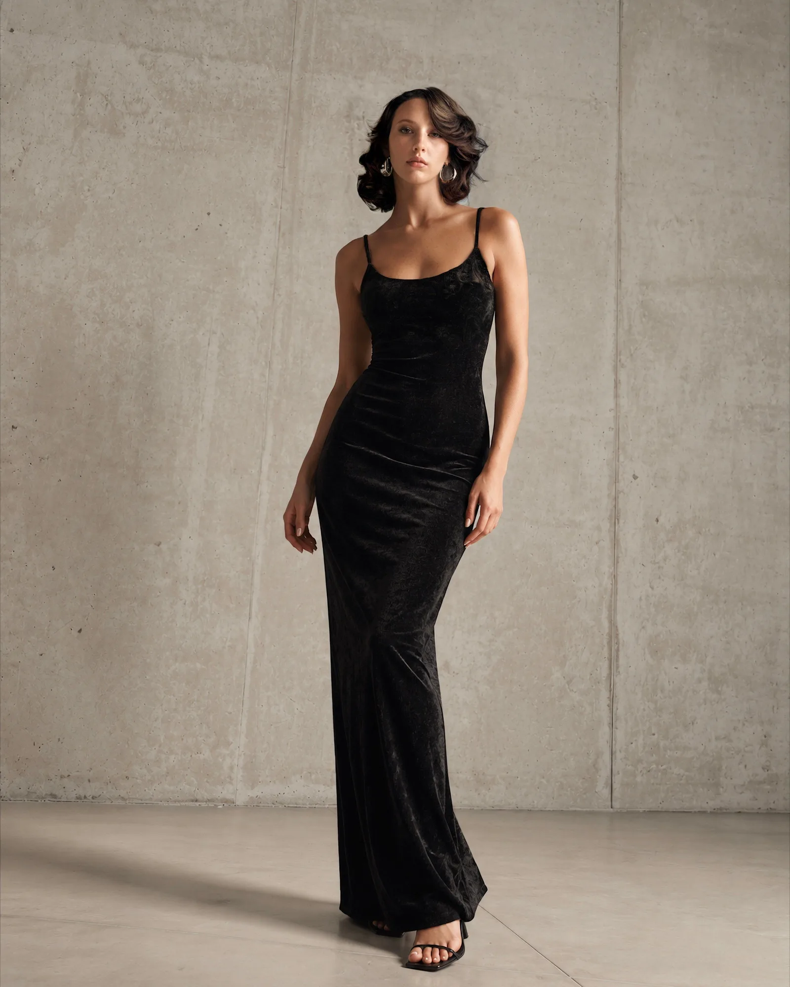 THE NOIR VELVET DRESS