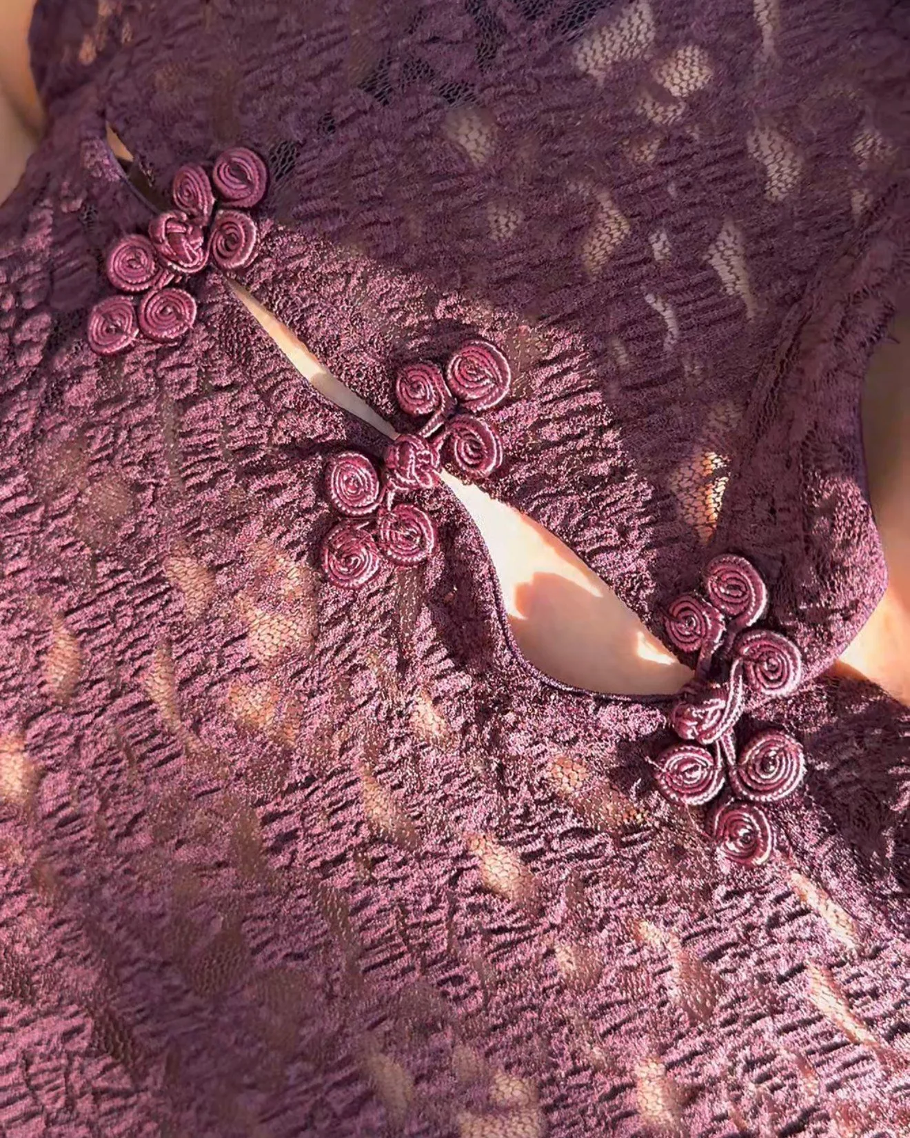 THE WINE LACE TOP
