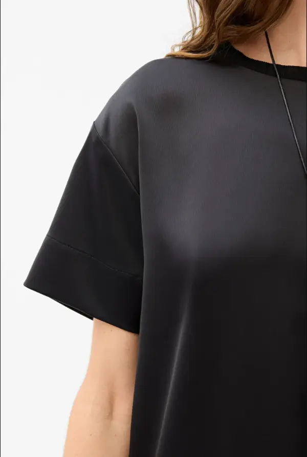 The Basic Silk T-shirt Black 2
